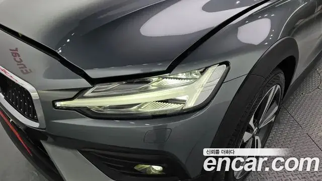 Volvo V60 Cross Country 2020 — ფოტო 17/31