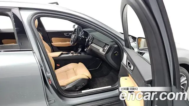 Volvo V60 Cross Country 2020 — ფოტო 21/31