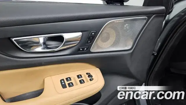 Volvo V60 Cross Country 2020 — ფოტო 1/31
