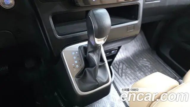 Hyundai Staria 2023 — Фото 9/20