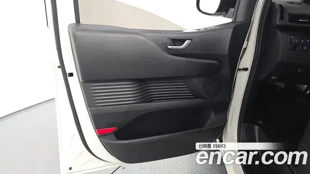 Hyundai Staria 2023 — Photo 24/31