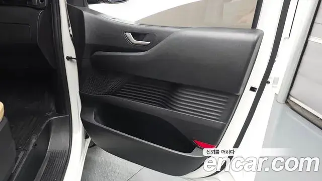 Hyundai Staria 2023 — Photo 27/31