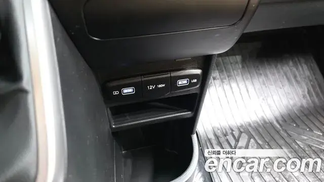 Hyundai Staria 2023 — Photo 6/31