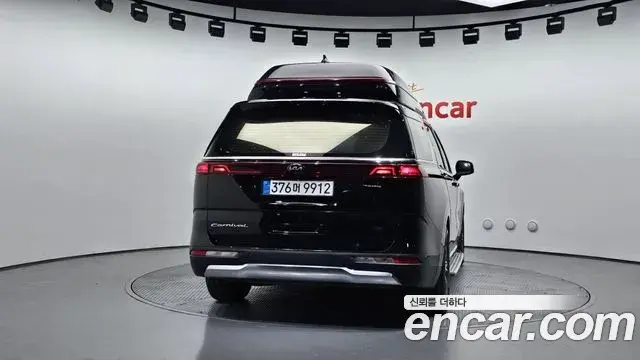 Kia Carnival 2021 — Фото 4/20
