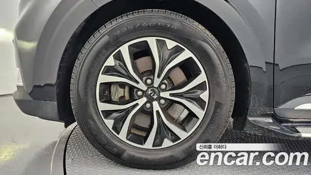 Kia Carnival 2021 — Фото 5/20