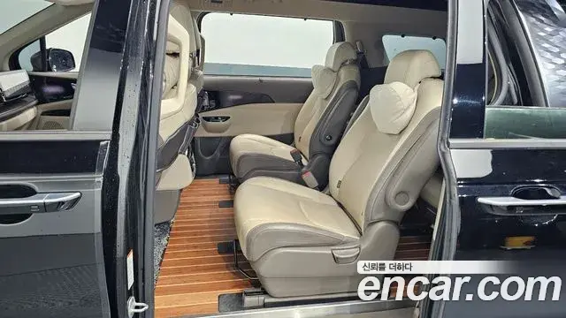 Kia Carnival 2021 — Фото 11/20