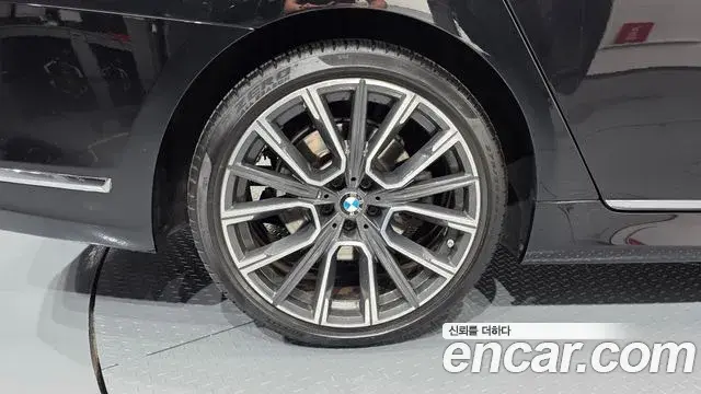 BMW 7 Series 2019 — Photo 34/34
