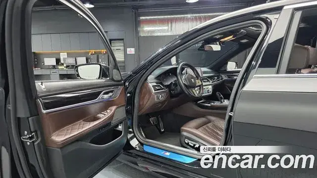 BMW 7 Series 2019 — Photo 23/34