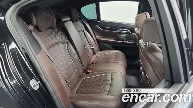 BMW 7 Series 2019 — Photo 33/34