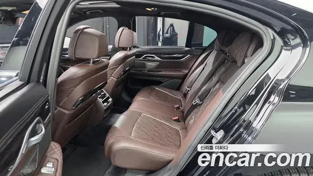 BMW 7 Series 2019 — Photo 31/34