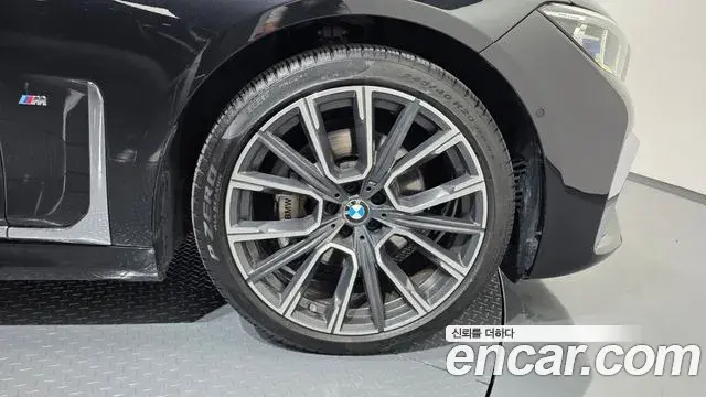BMW 7 Series 2019 — Photo 15/34