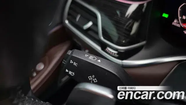 BMW 7 Series 2019 — Photo 27/34