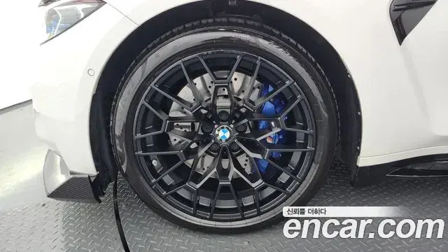 BMW M3 2023 — ფოტო 25/33