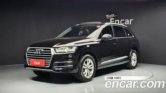 Audi Q7 2019 — Фото 1/20