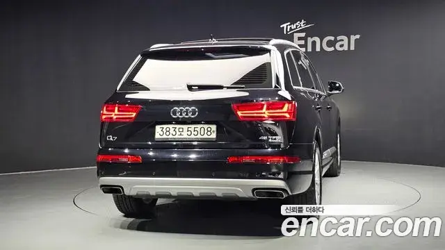 Audi Q7 2019 — Фото 4/20