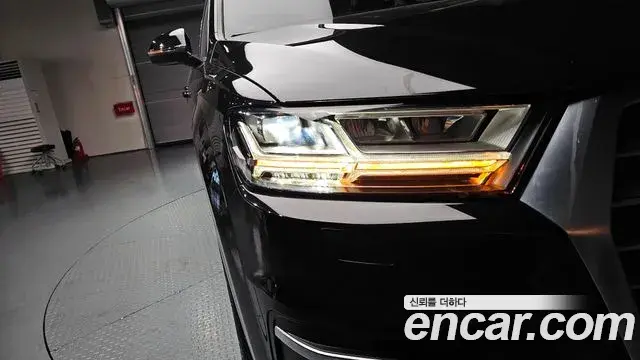 Audi Q7 2019 — Photo 10/30