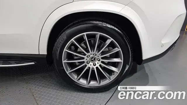 Mercedes-Benz GLE-Class 2025 — Photo 8/32