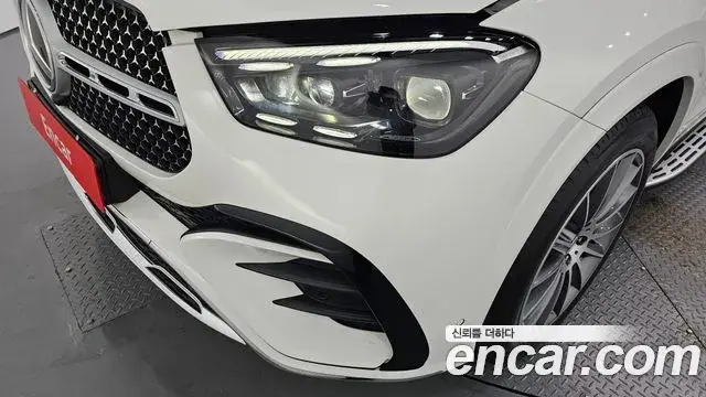 Mercedes-Benz GLE-Class 2025 — Photo 32/32