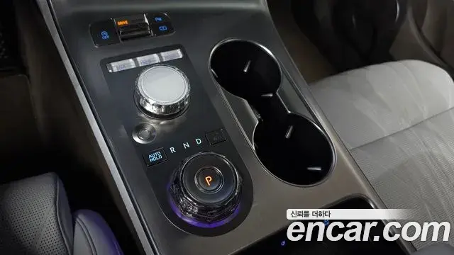 Genesis GV70 2024 — Photo 28/33