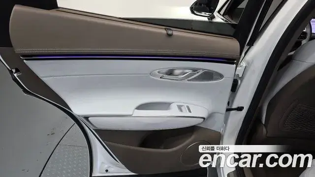 Genesis GV70 2024 — Photo 25/33