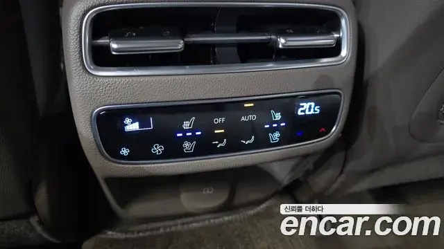 Genesis GV70 2024 — Photo 17/33