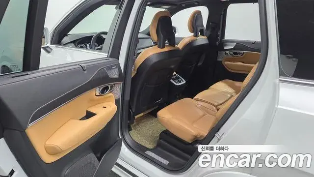 Volvo XC90 2021 — Şəkil 16/34