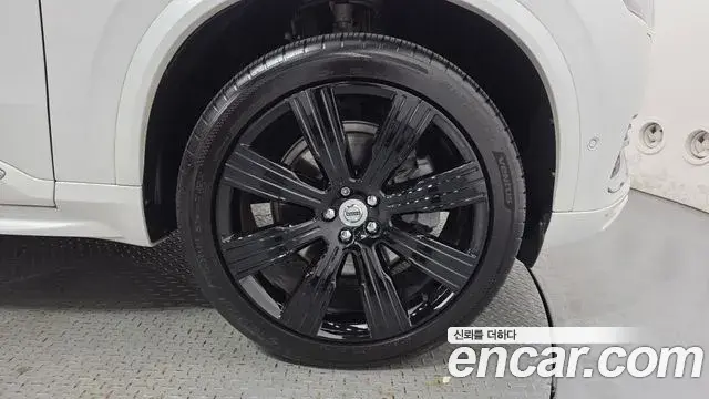 Volvo XC90 2021 — Şəkil 28/34