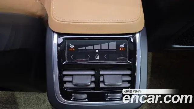 Volvo XC90 2021 — Şəkil 22/34