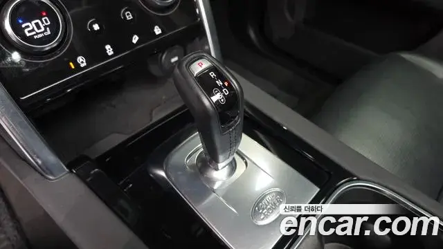 Land Rover Discovery Sport 2020 — ფოტო 14/20