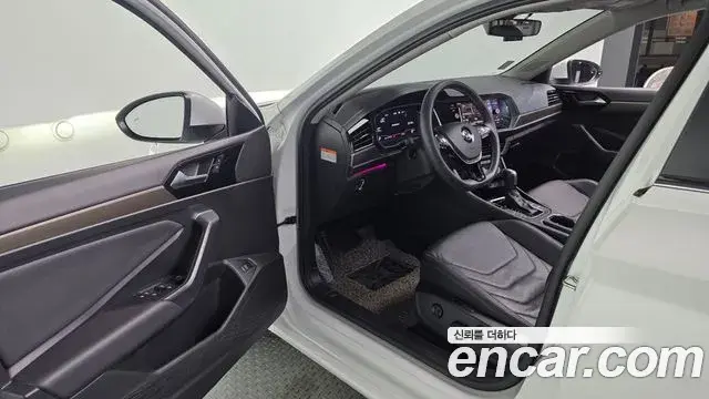Volkswagen Jetta 2021 — Şəkil 8/20