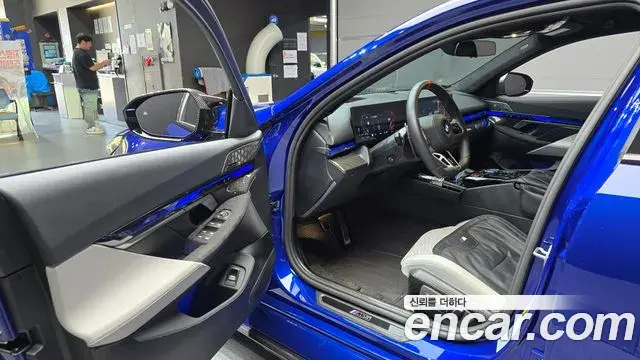 BMW M5 2025 — Photo 8/30