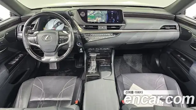 Lexus ES300h 2019 — Şəkil 12/34