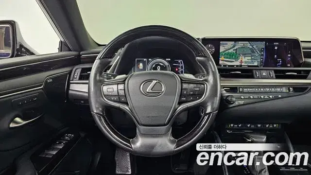 Lexus ES300h 2019 — Şəkil 26/34