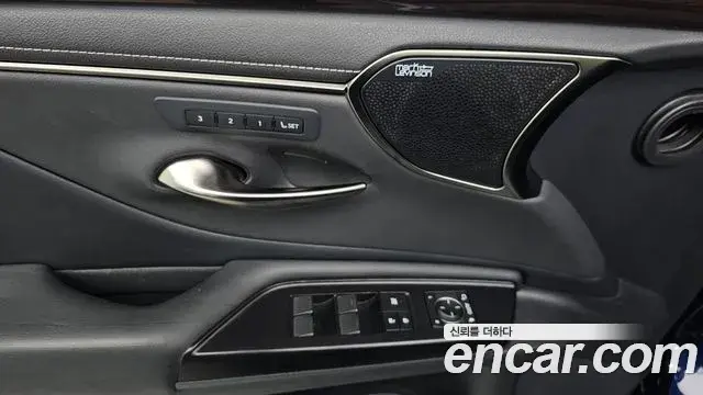 Lexus ES300h 2019 — Şəkil 29/34