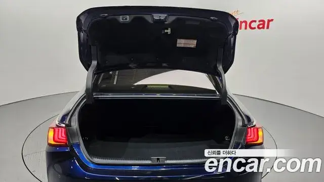 Lexus ES300h 2019 — Şəkil 13/34