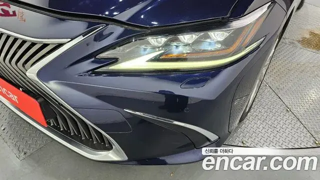 Lexus ES300h 2019 — Şəkil 6/34
