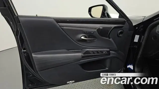 Lexus ES300h 2019 — Şəkil 20/34