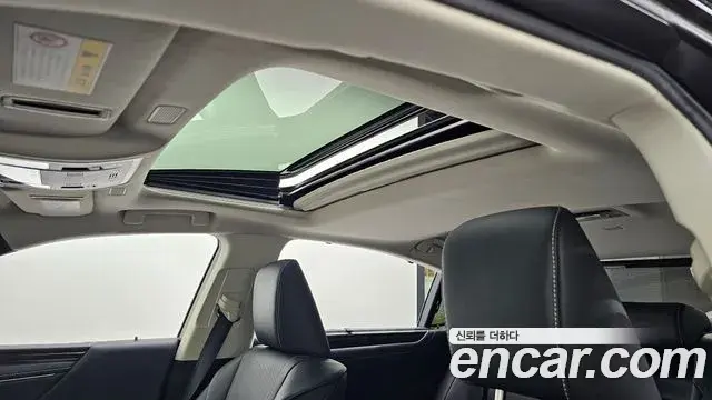Lexus ES300h 2019 — Şəkil 11/34