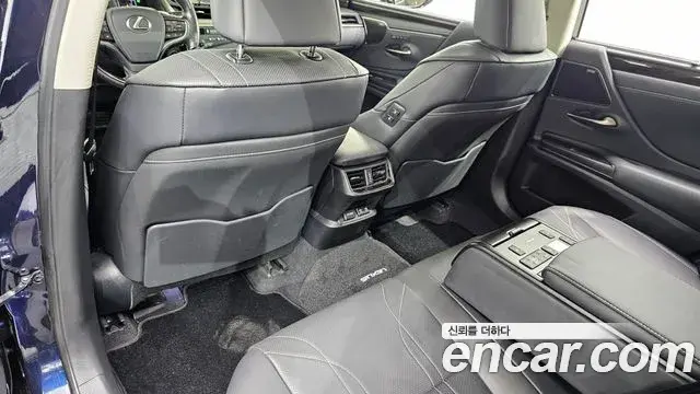 Lexus ES300h 2019 — Şəkil 23/34