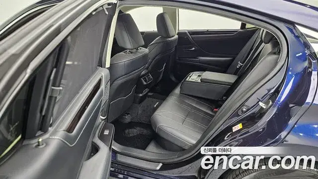 Lexus ES300h 2019 — Şəkil 1/34