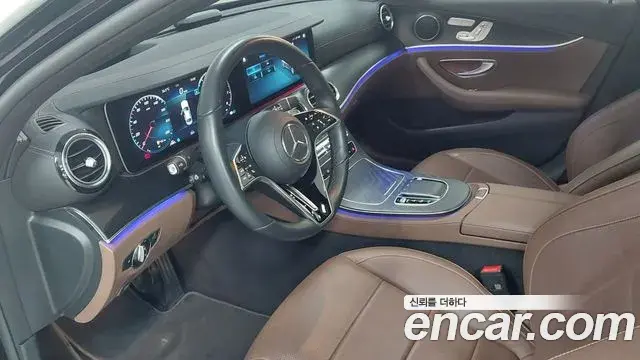 Mercedes-Benz E-Class 2023 — Фото 7/17