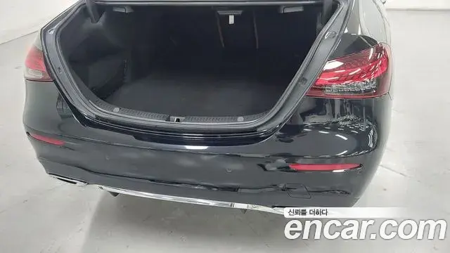 Mercedes-Benz E-Class 2023 — Фото 11/17