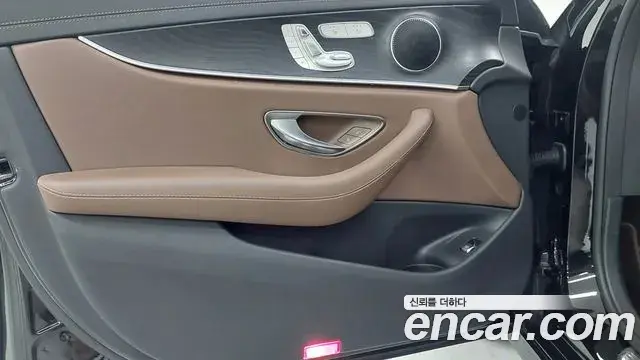 Mercedes-Benz E-Class 2023 — Фото 15/17
