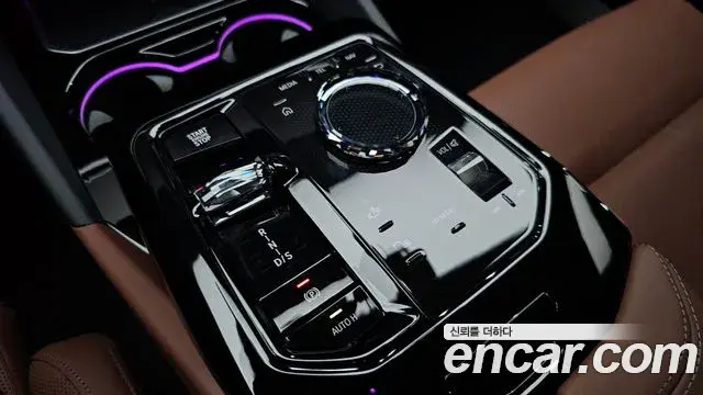 BMW 5 Series 2025 — Фото 9/20