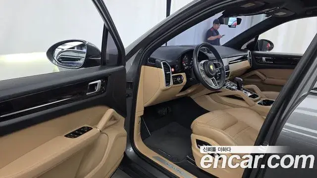 Porsche Cayenne 2019 — Фото 10/20