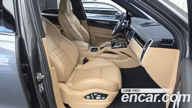 Porsche Cayenne 2019 — Фото 11/20