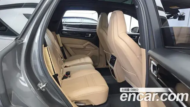 Porsche Cayenne 2019 — Фото 12/20