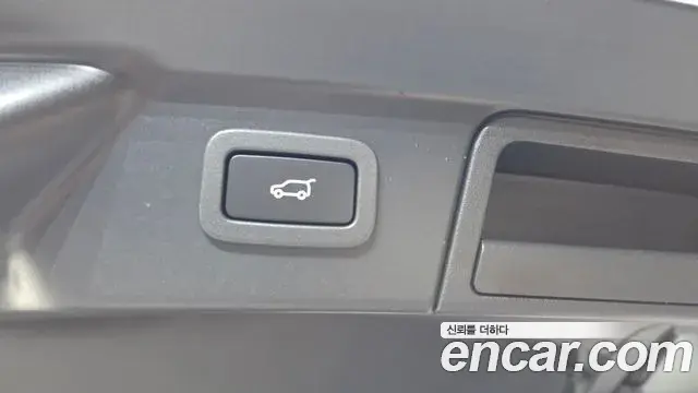 Land Rover Range Rover Velar 2019 — Photo 18/39