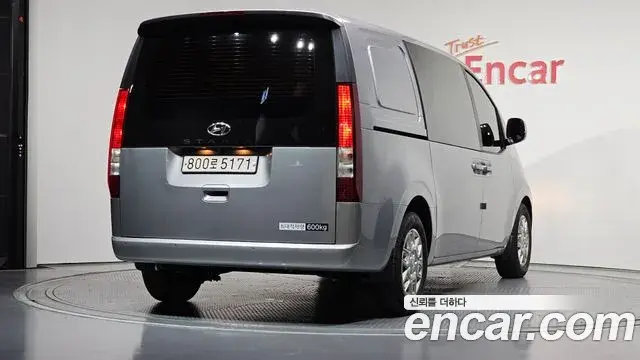 Hyundai Staria 2024 — Photo 28/33