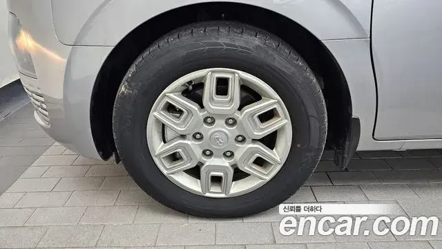 Hyundai Staria 2024 — Photo 18/33